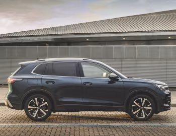 Volkswagen Tiguan eTSI Elegance [UK-spec] '2024–pr.