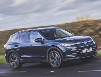Volkswagen Tiguan eTSI Elegance [UK-spec] '2024–pr.