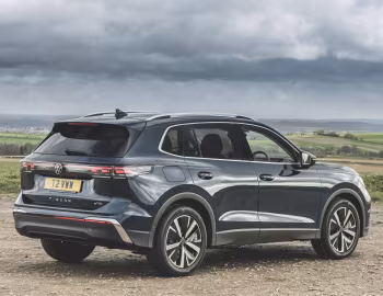 Volkswagen Tiguan eTSI Elegance [UK-spec] '2024–pr.