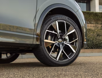 Volkswagen Tiguan R-Line [South Africa] '2024–pr.