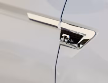 2018–21 Volkswagen Tiguan R-Line [North America] '2017–21