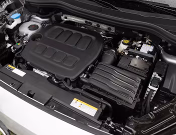 Bajo el capó 2025–pr. Volkswagen Tiguan SE 4MOTION [North America] '2025–pr.