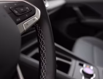 Interior 2025–pr. Volkswagen Tiguan SE 4MOTION [North America] '2025–pr.