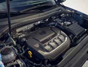 Bajo el capó 2021 Volkswagen Tiguan SEL [North America] '2020–21