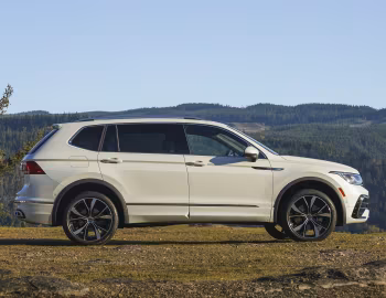 2022–pr. Volkswagen Tiguan SEL 4MOTION R-Line [North America] '2021–pr.