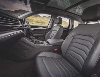 Interior Volkswagen Touareg Elegance eHybrid [UK-spec] '2023–pr.