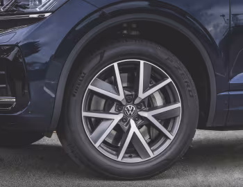 Volkswagen Touareg Elegance eHybrid [UK-spec] '2023–pr.