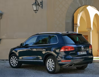 Volkswagen Touareg Hybrid [Worldwide] (Typ 7P) '2010–14