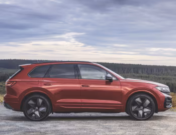 Volkswagen Touareg R-Line "Black Edition" [UK-spec] '2023–pr.