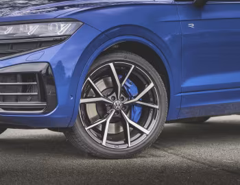 Volkswagen Touareg R eHybrid [UK-spec] '2023–pr.