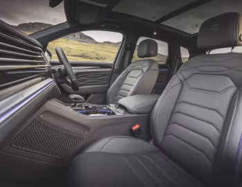 Interior Volkswagen Touareg R eHybrid [UK-spec] '2023–pr.