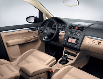 Interior Volkswagen Touran '2010–15