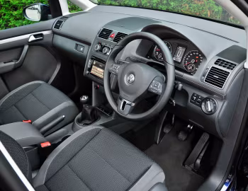 Interior Volkswagen Touran [UK-spec] '2010–15