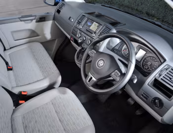 Interior Volkswagen Transporter Combi [UK-spec] (T5) '2010–15