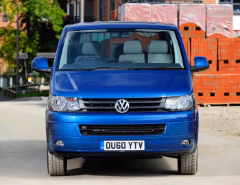 Volkswagen Transporter Combi [UK-spec] (T5) '2010–15