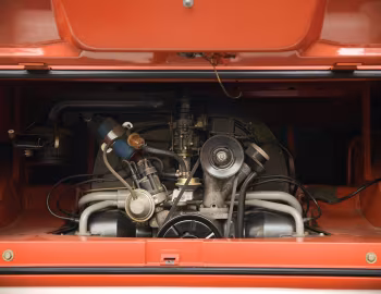 Sous la capuche 1961 Volkswagen Type 2 Deluxe Samba Microbus [US-spec] (#704734)