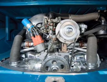 Sous la capuche 1966 Volkswagen Type 2 Deluxe Samba Microbus [US-spec] (24 #6075376)