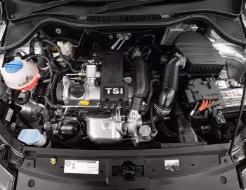 Bajo el capó Volkswagen Vento [India] '2016–19