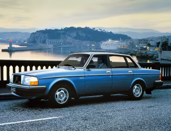 1983–84 Volvo 240 GLE [Worldwide] (P244) '1982–84