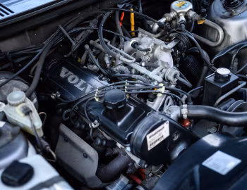 Sob o capô Volvo 240 GLE [Japan] (P244) '1988–93