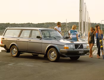 1983–84 Volvo 240 GLE Kombi [Worldwide] (P245) '1982–84