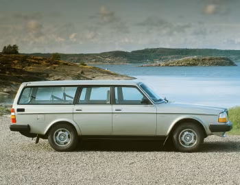 1983–84 Volvo 240 GLE Kombi [Worldwide] (P245) '1982–84