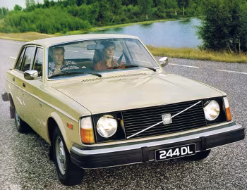 1975–77 Volvo 244 DL [Japan] (P244)