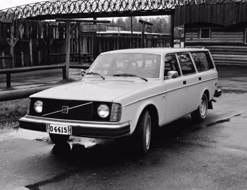 1976–77 Volvo 245 DL [North America] (P245) '1975–77