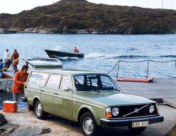 1975–77 Volvo 245 DL [Worldwide] (P245)