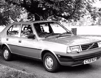Volvo 340 5-door [UK-spec] '1985–91