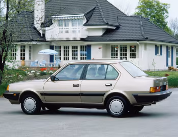 Volvo 360 Sedan '1985–90