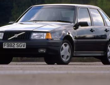 Volvo 440 Turbo [UK-spec] '1988–93