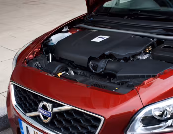 Sous la capuche Volvo C30 D4 [UK-spec] '2010–13