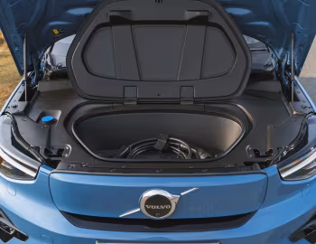 Sous la capuche Volvo C40 Recharge Twin [UK-spec] '2022–23