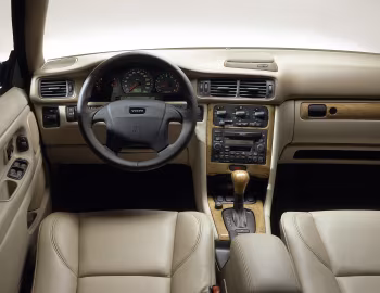 Передня панель Volvo C70 Cabrio [Worldwide] '10.2002–10.2005