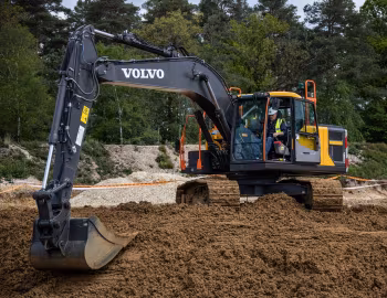 Volvo EC220E L [Worldwide] '2015–pr.