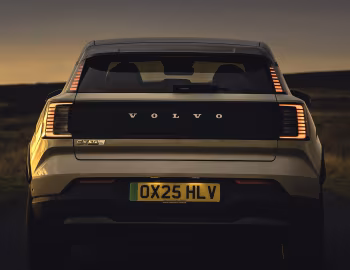 Volvo EX30 Cross Country Twin Performance [UK-spec] '2025–pr.