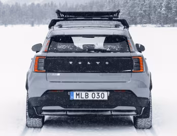 Volvo EX30 Cross Country Twin Performance [Worldwide] '2025–pr.