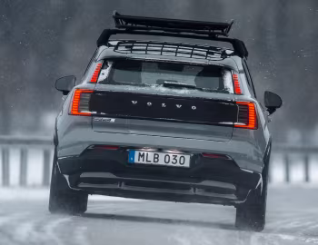 Volvo EX30 Cross Country Twin Performance [Worldwide] '2025–pr.
