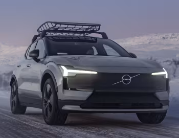 Volvo EX30 Cross Country Twin Performance [Worldwide] '2025–pr.