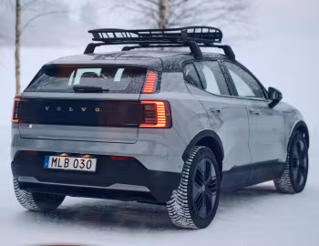 Volvo EX30 Cross Country Twin Performance [Worldwide] '2025–pr.