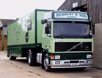 Volvo F10 4×2 tractor [UK-spec] '1987–94