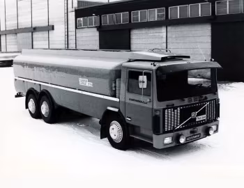 Volvo F10 6×2 Hollming Tanker '1978