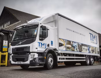 Volvo FE 320 6×2 rigid Comfort cab [UK-spec] '2013–pr.