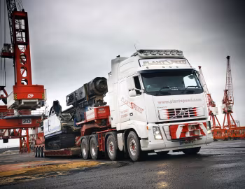 Volvo FH16 700 8×4 tractor Globetrotter XL cab [UK-spec] '2009–12