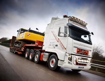 Volvo FH16 700 8×4 tractor Globetrotter XL cab [UK-spec] '2009–12