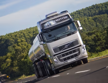Volvo FH 480 6×4T Globetrotter XL cab [Brazil] '2010–pr.