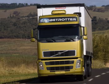 Volvo FH 520 4×2T Globetrotter cab [Brazil] '2006–11