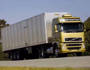 Volvo FH 520 4×2T Globetrotter cab [Brazil] '2006–11
