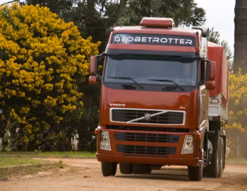 Volvo FH 520 6×2T Globetrotter cab [Brazil] '2006–11